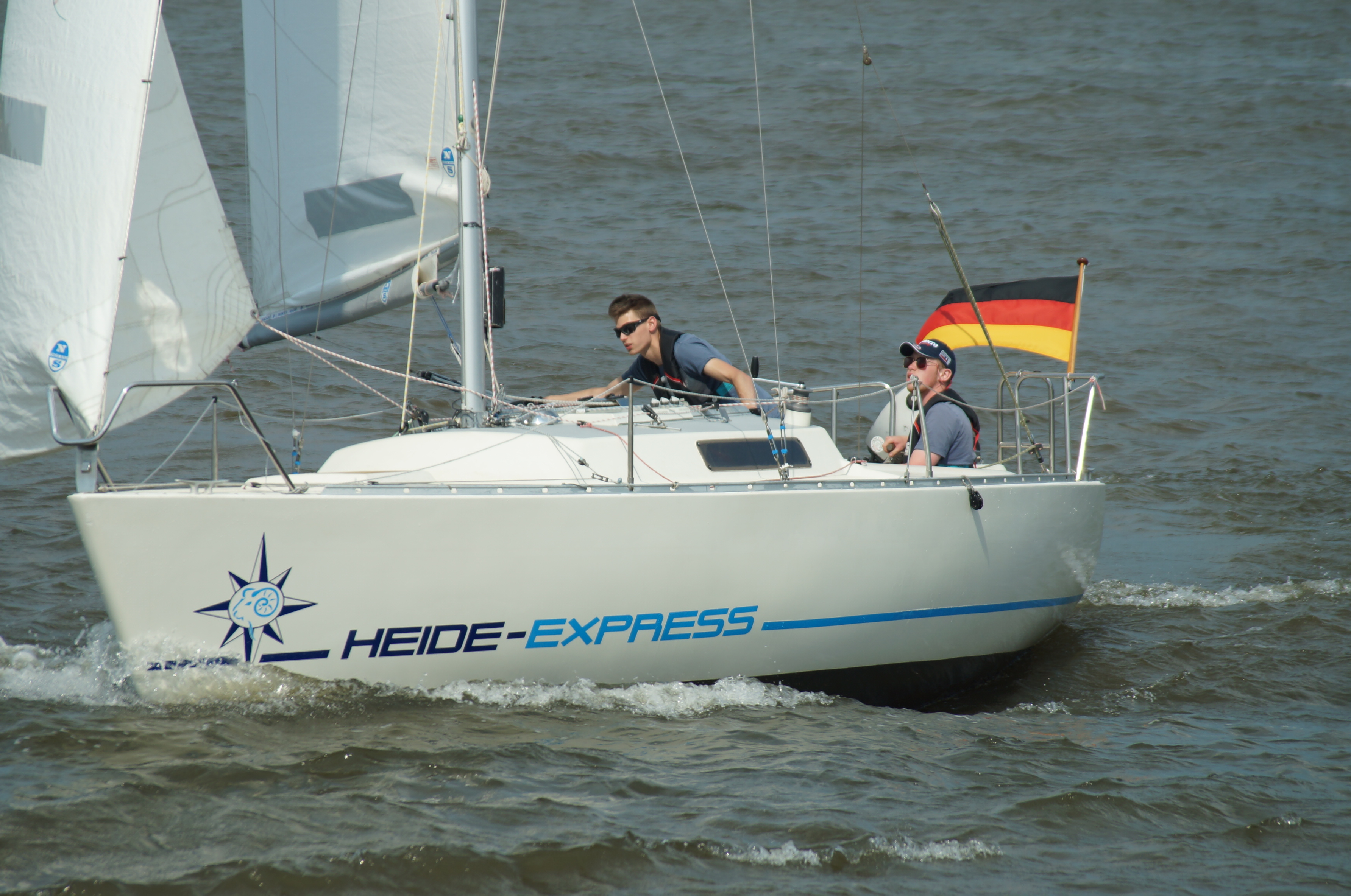 Die Heide-Express unter Segeln