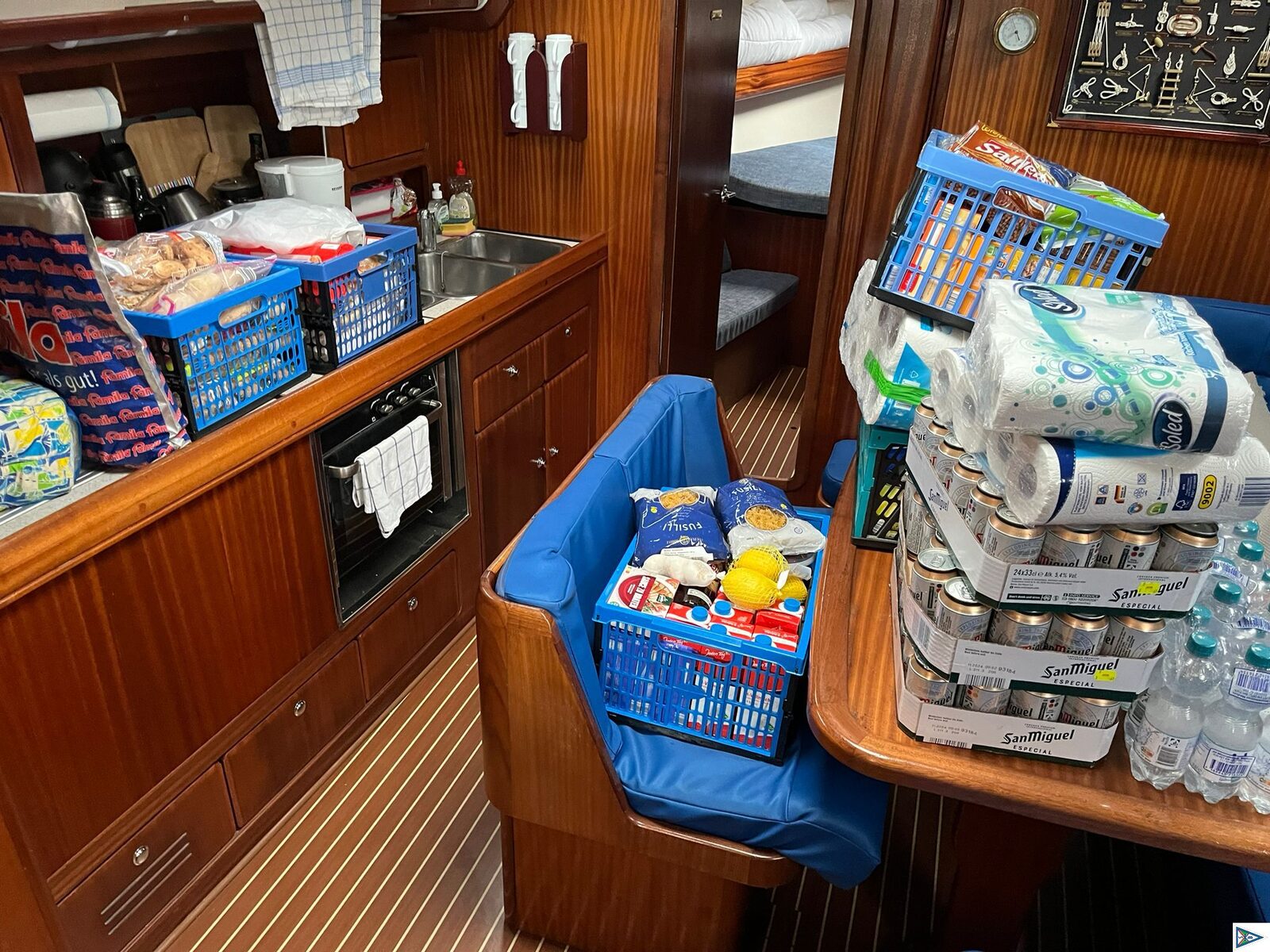 Proviantübernahme vor der "Midsummer Sail"