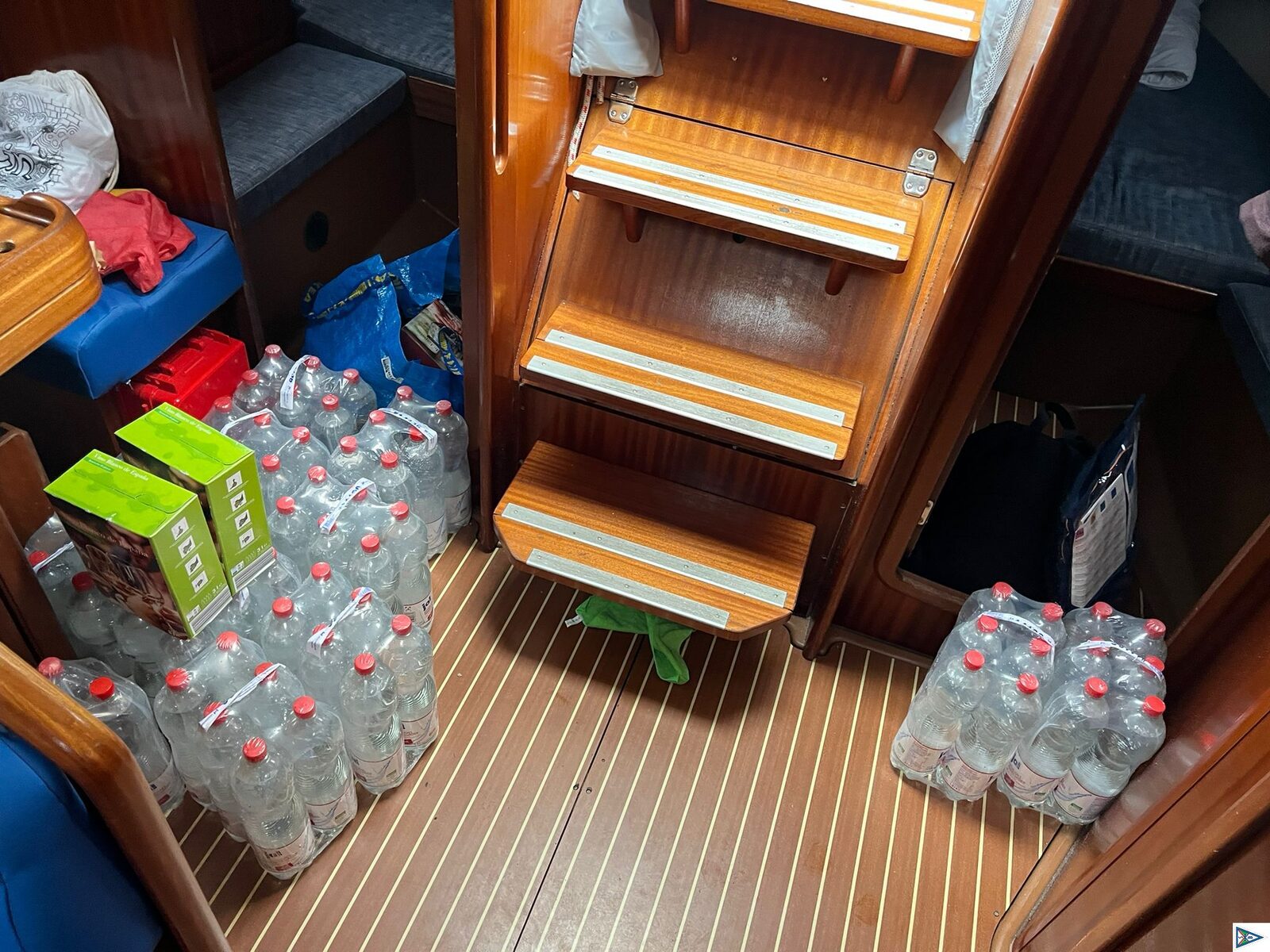 Proviantübernahme vor der "Midsummer Sail"