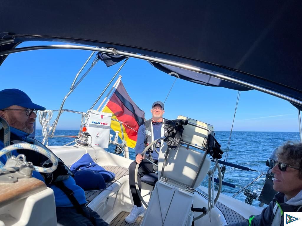 Seglerleben in kleinen Häfen, leckerem Fisch und Bordkonzert